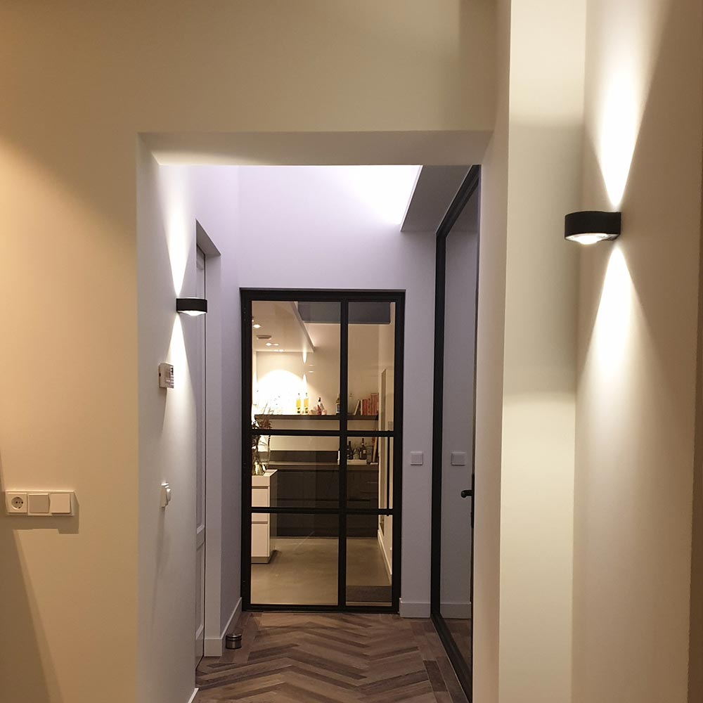 sfeerfoto wandlamp HUDSON zwart Artdelight